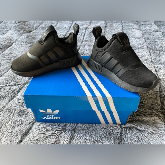 Toddler slip on Adidas size 5 all black Originals never worn - Picture 3 of 9